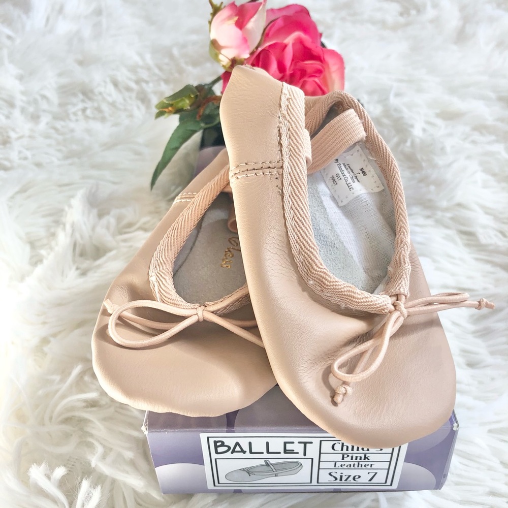 New with tag DANCE CLASS Child’s Ballet Shoes SZ 7